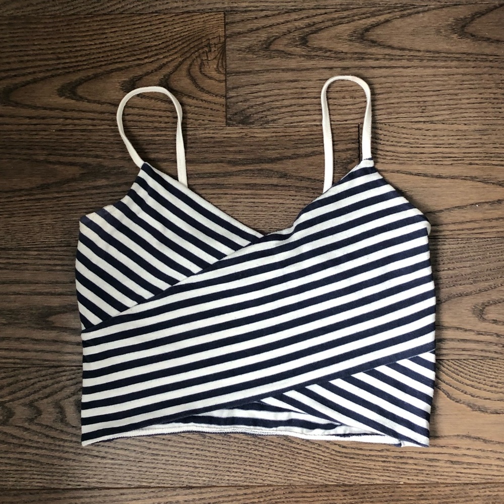 🦋5/$40 Navy blue and white stripes crop top